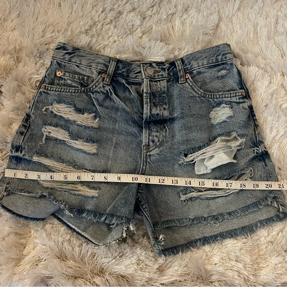 Free People We The Free Maggie Denim Cutoff Shorts Size 26 Light Stone - Picture 9 of 16